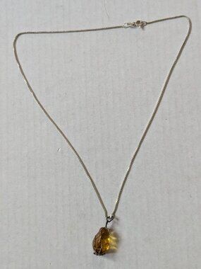 Dainty SU 925 Italy Sterling Silver Amber Pendant Necklace